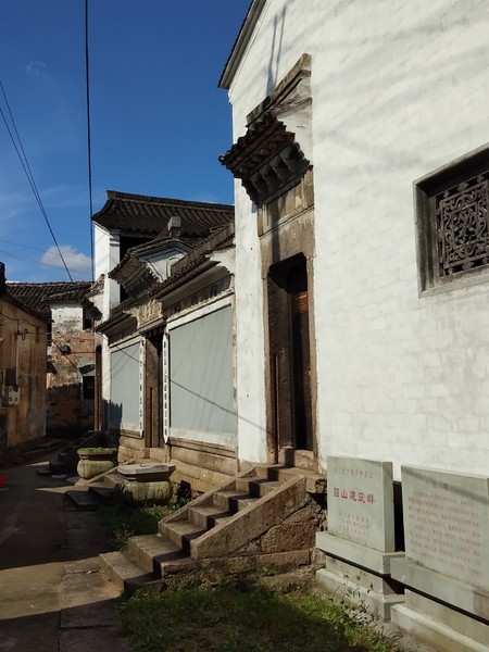 山,古时称"彩烟",浙江省绍兴市 a target="_blank" href="/item/新昌