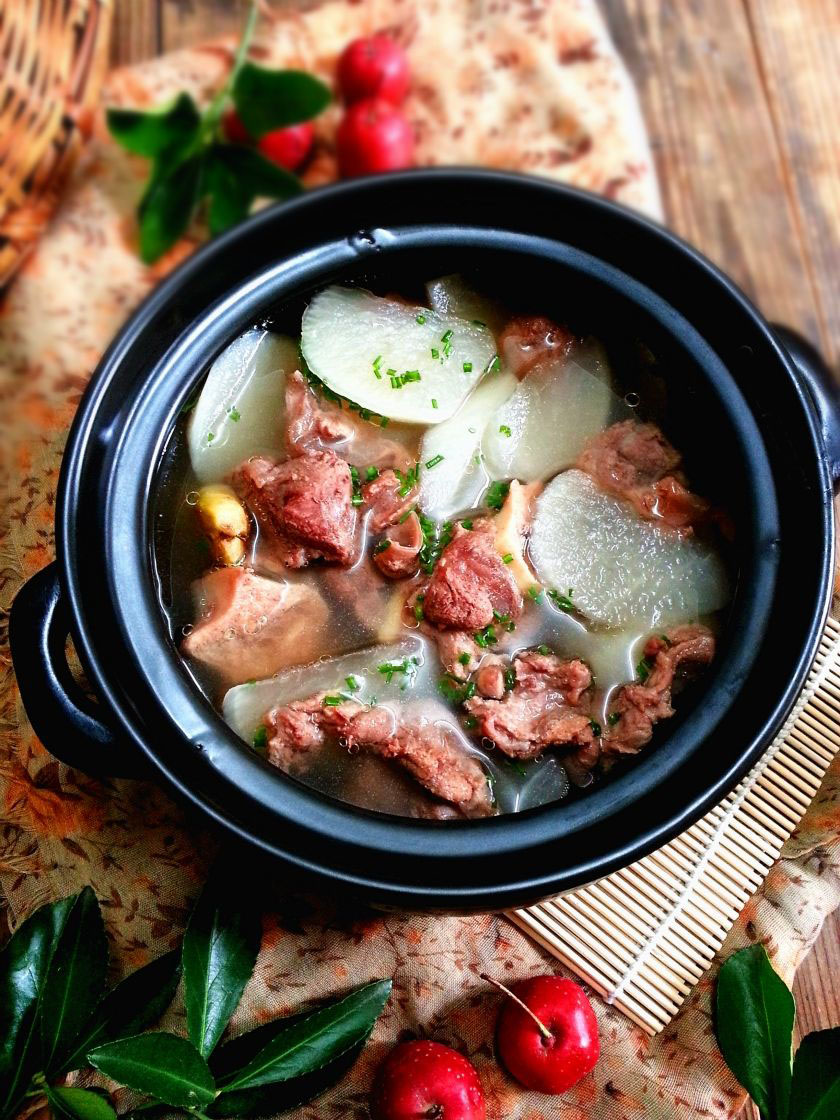  p>羊肉萝卜汤是以羊肉,萝卜,香菜,酱油,绍酒为原料制作的一道 a