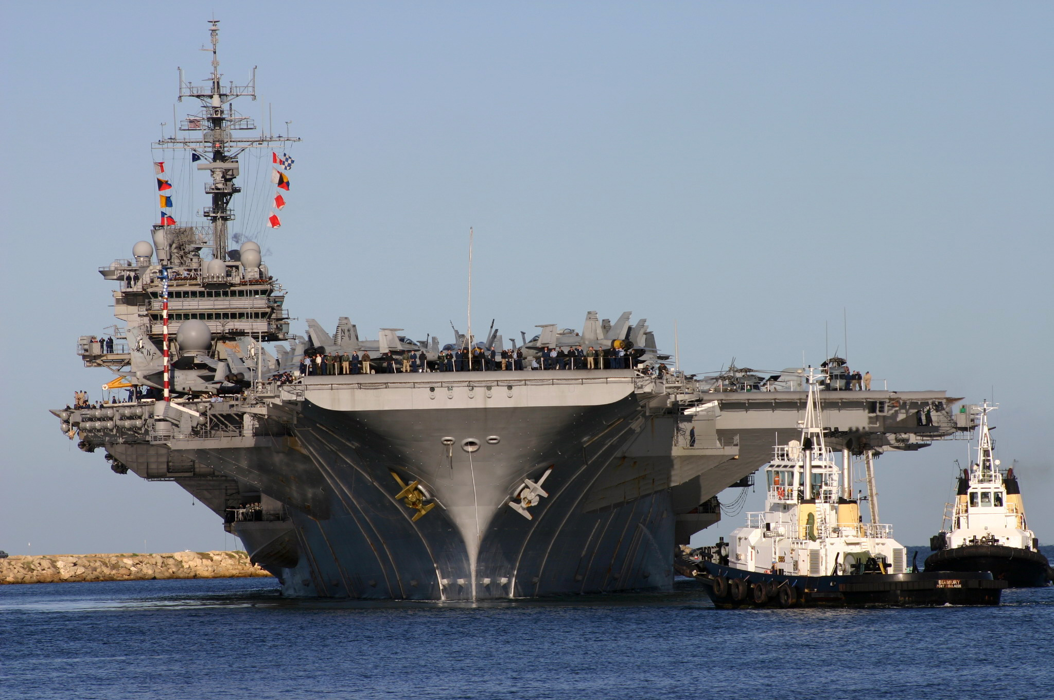 美国"小鹰"级航空母舰