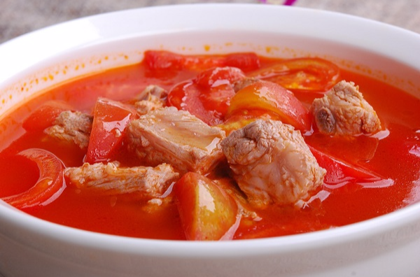  p>西红柿排骨汤是一道 a href="#" data-lemmaid="4983316">菜品 /a>