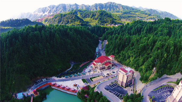 泉翠谷,位于贵州省<a target="