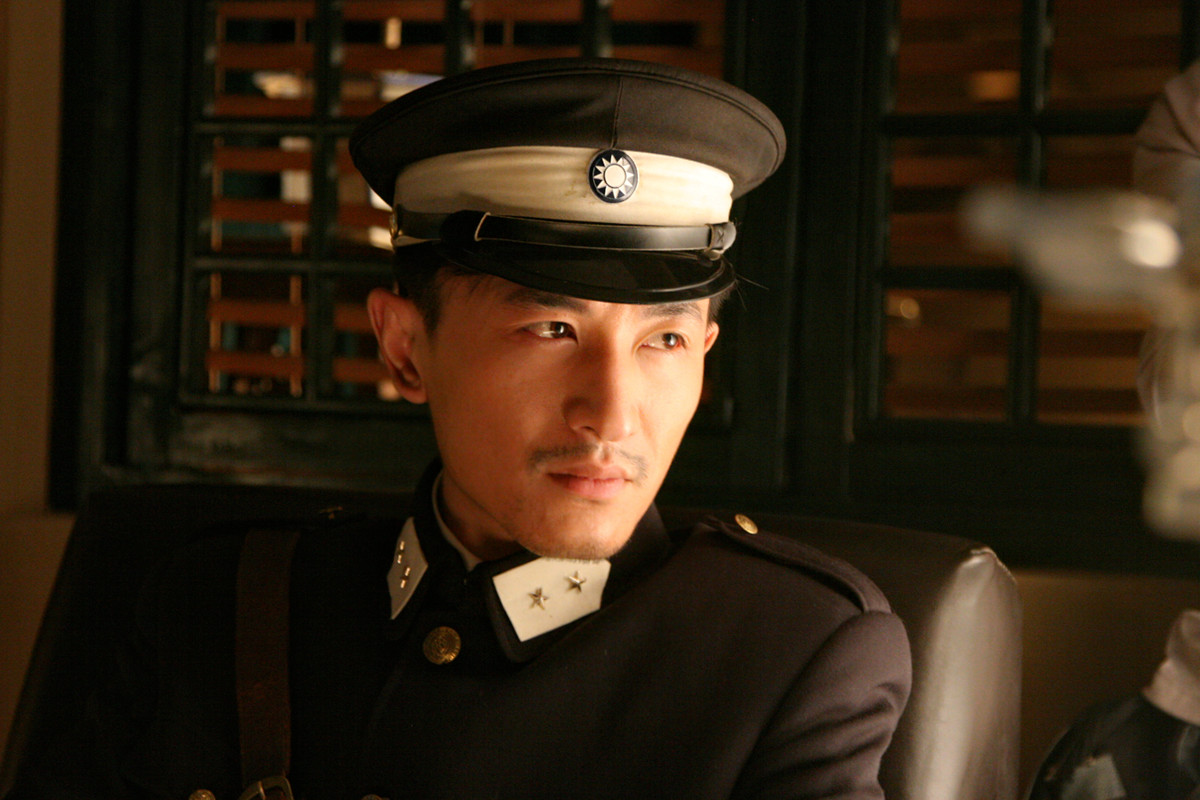 因出演个人首部都市剧《 a target="_blank" href="/item/红与黑2000