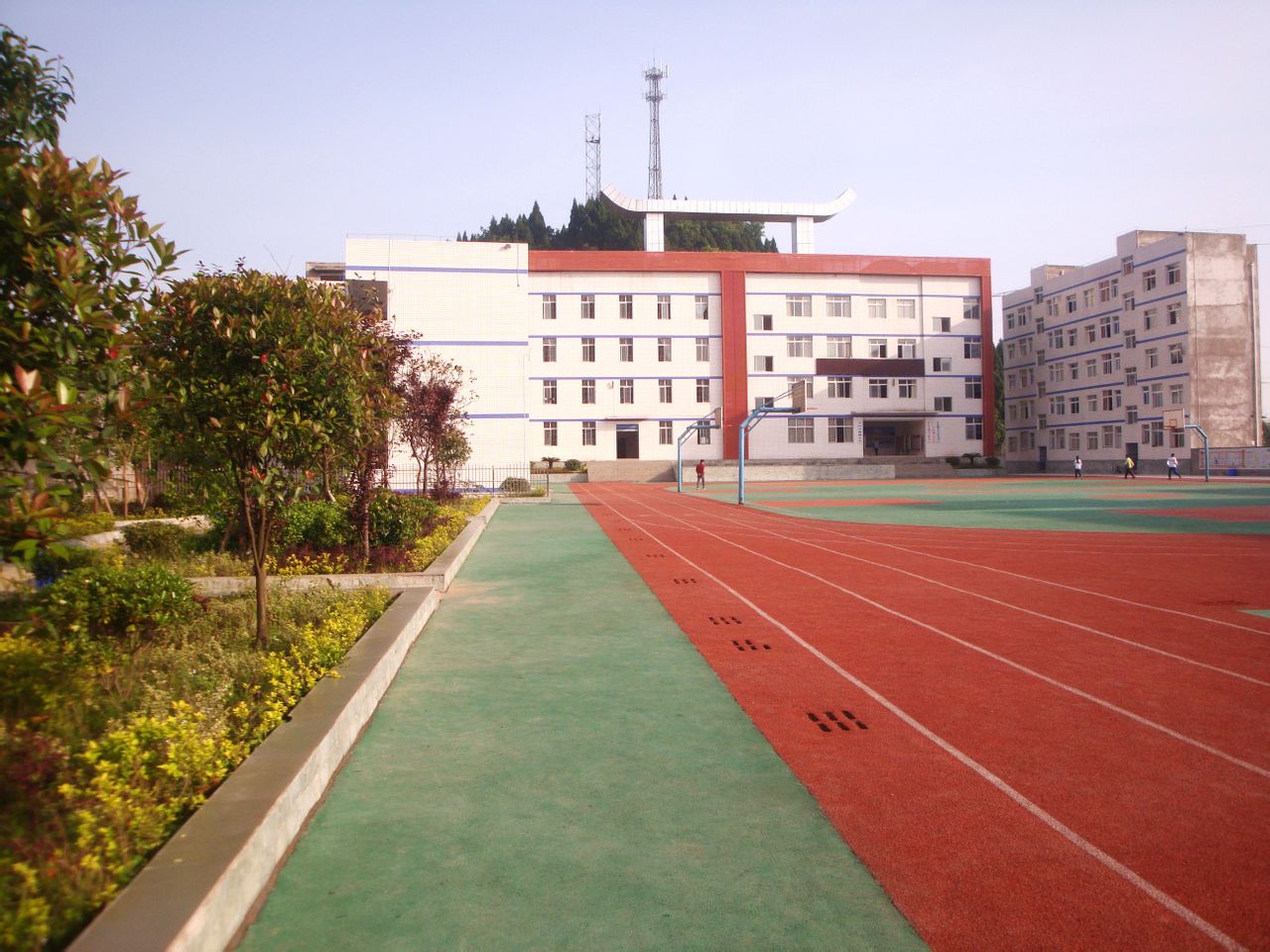  p>平昌县佛楼小学地处平昌南大门,位于三县一市交壤之地,东接达州,南