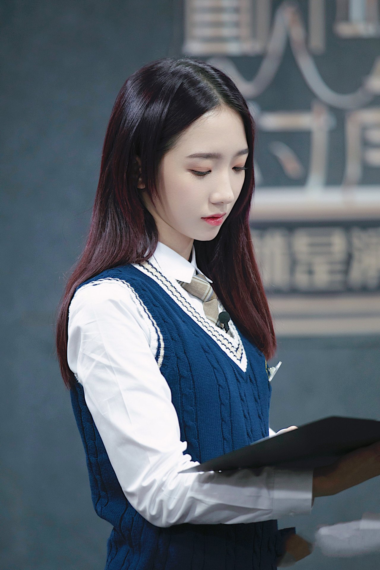  p>孟美岐,1998年10月15日出生于河南省洛阳市, span class="ref"