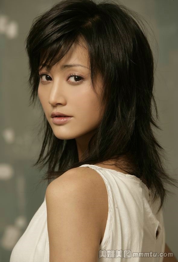  p>张歆艺,1981年5月29日出生于 a target="_blank" href="/item/四川