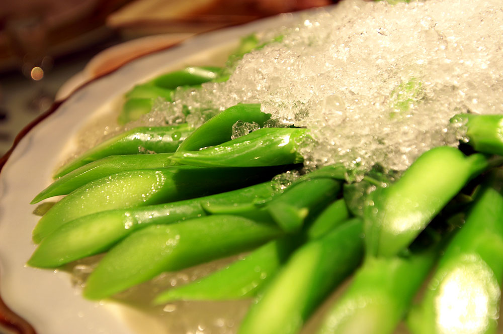  p>冰浸芥兰是一款凉菜.