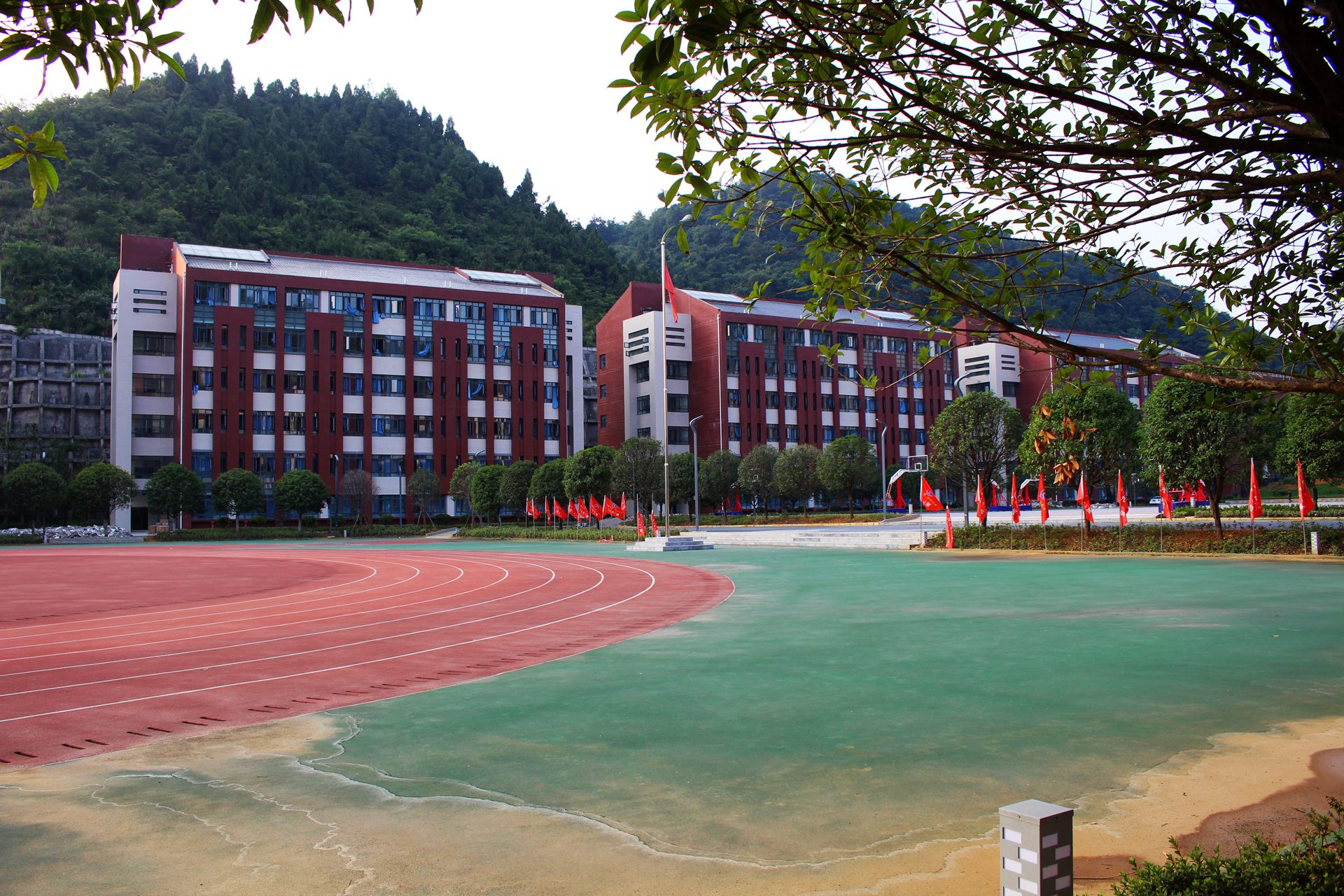  p data-id="gnwmjc1z0i">仁怀市第二中学(海亮教育·仁怀二中)创建于