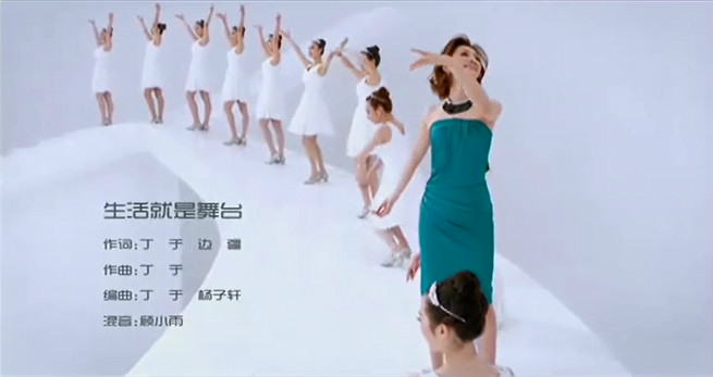 生活就是舞台》 /b>是由 a target="_blank" href="/item/董卿/745430