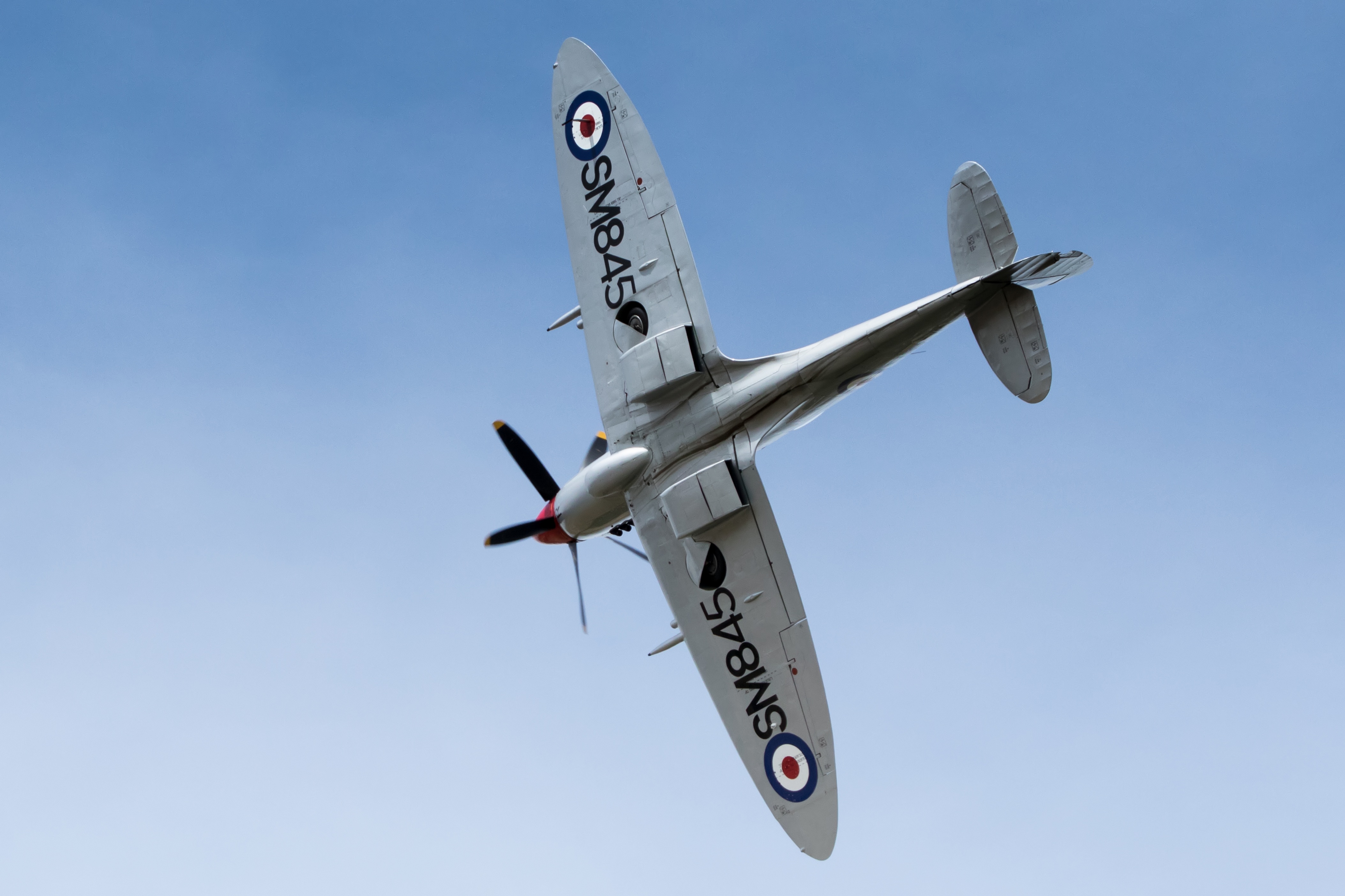  p>喷火式战斗机(英文:spitfire fighter),是 a href="#" data-lemma