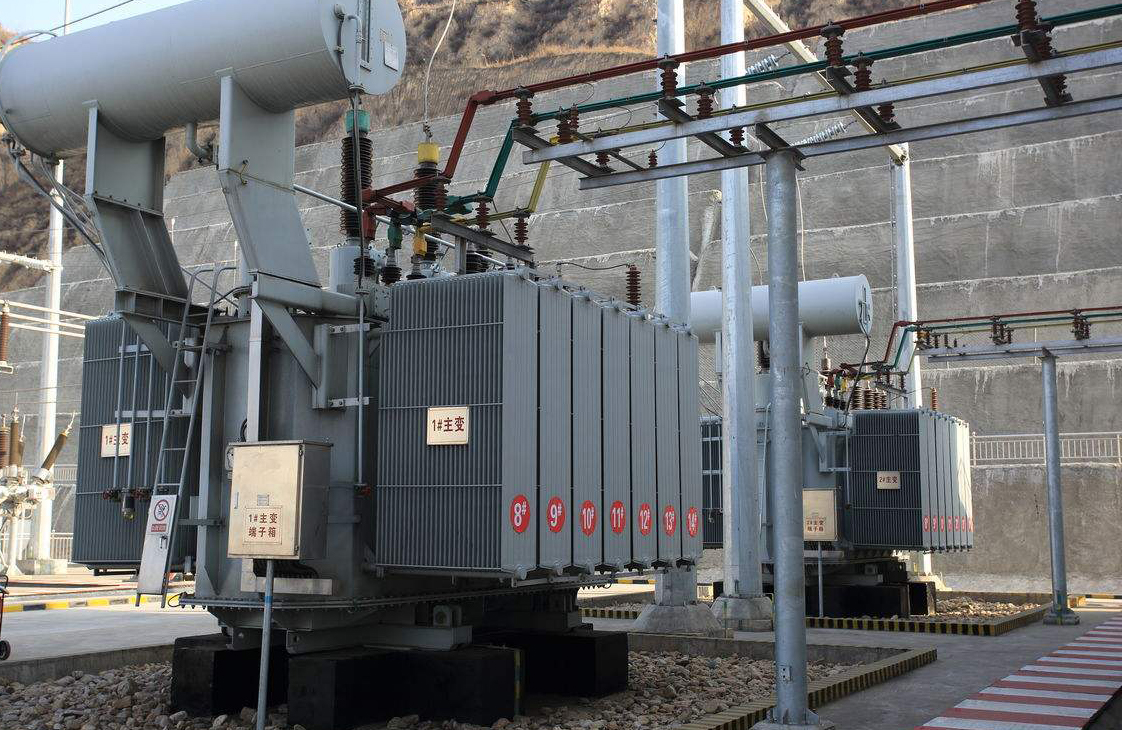  /a>的额定电压施加于变压器一侧绕组的端子上(另一侧绕组出线开路)