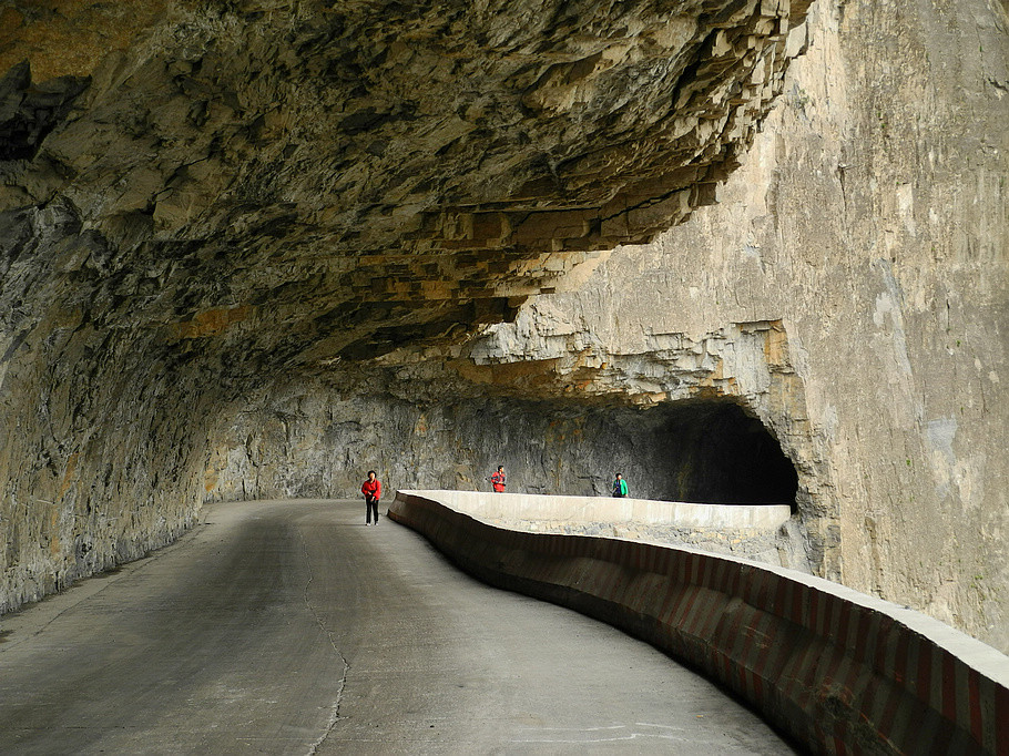 太行山崖壁公路