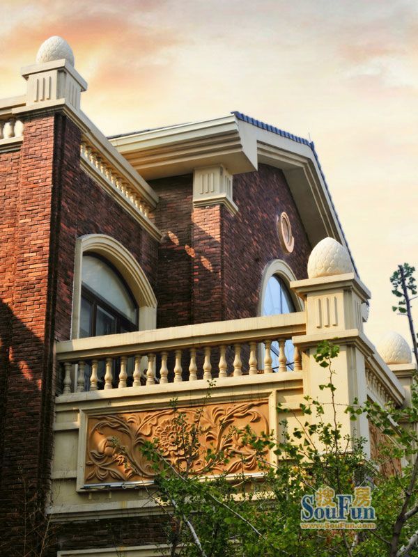 属静海团泊湖商圈团泊湖光耀城位于天