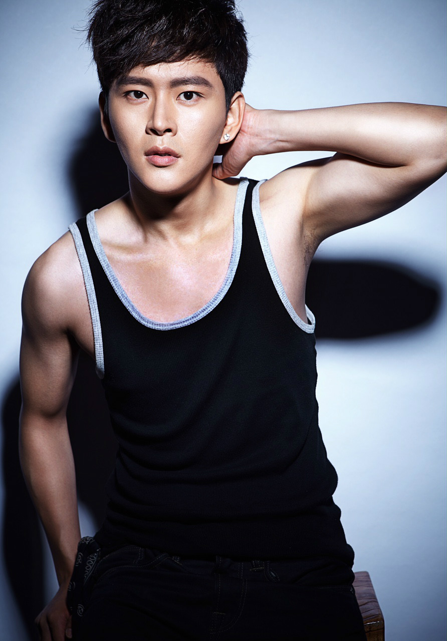  p>黄宥明,原名黄明,4月15日出生于湖北省咸宁市崇阳县,中国内地影视