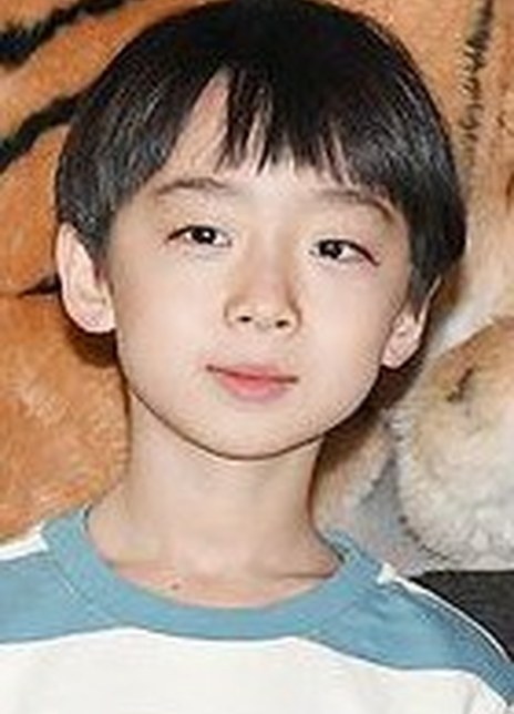  p>权吴建,出生于2010年6月1日,演员,2021年参演电视剧《窥探》. /p>