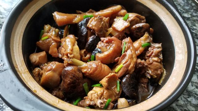 干香菇煲鸡