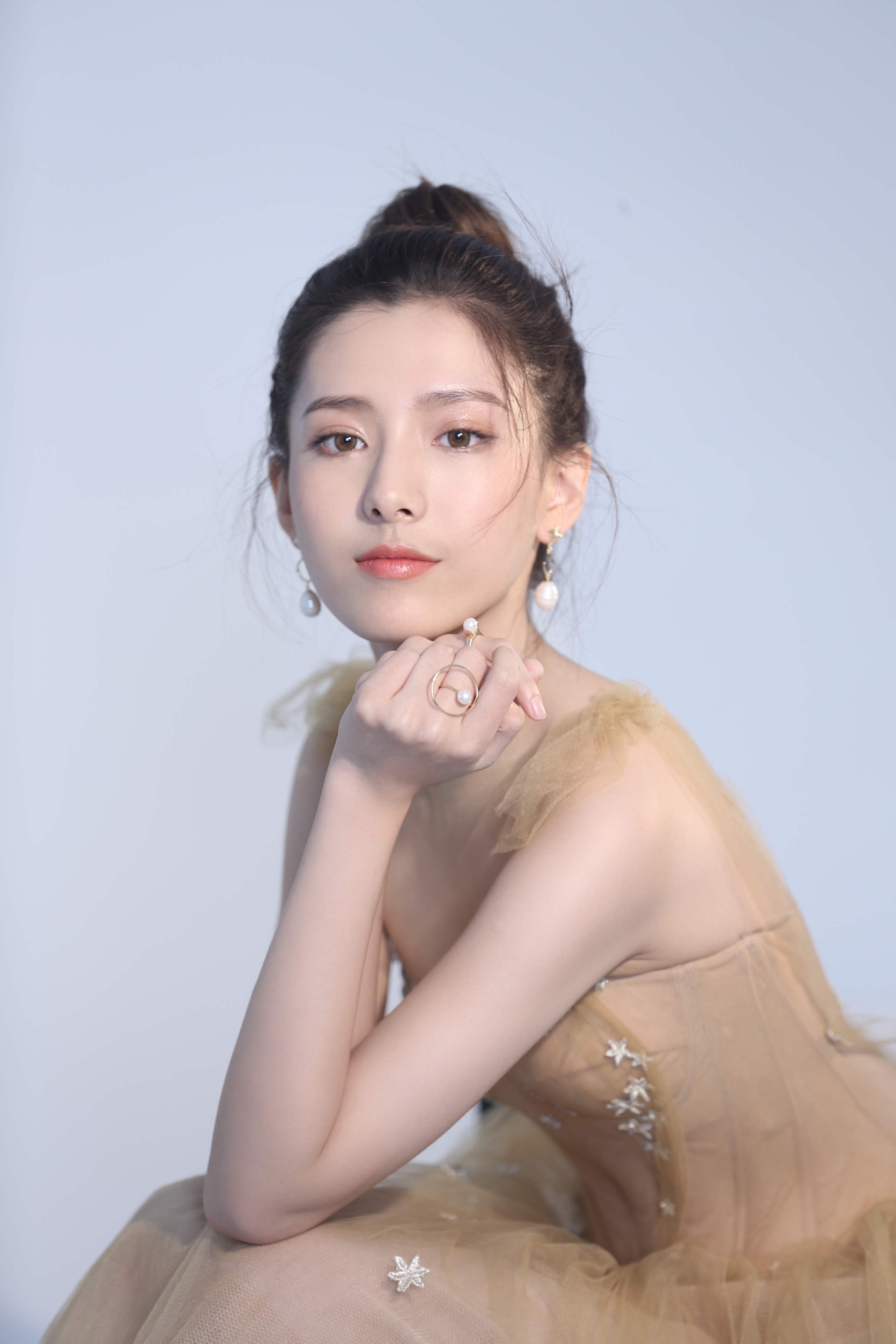  p>天爱,1999年1月24日出生于山东省淄博市,中国内地影视女演员.