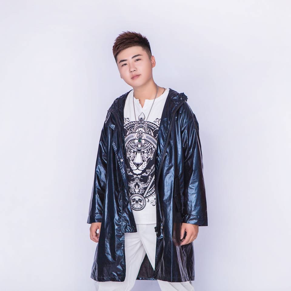 郭鑫,出生于内蒙古呼和浩特市,内地男歌手,90后优秀原创音乐唱作人