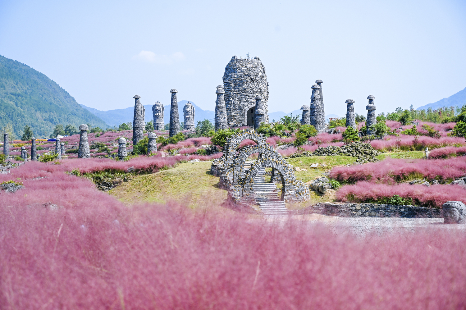  p>酉阳叠石花谷景区位于酉阳县板溪镇,距县城12公里.