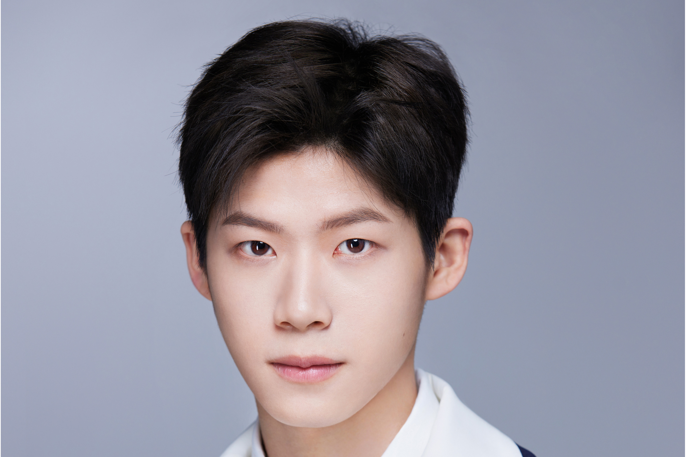 2002年1月27日出生于湖南省,中国内地男歌手,un24厂牌旗下成员 /span>