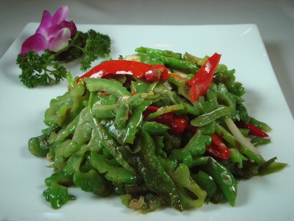 苦瓜炒尖椒