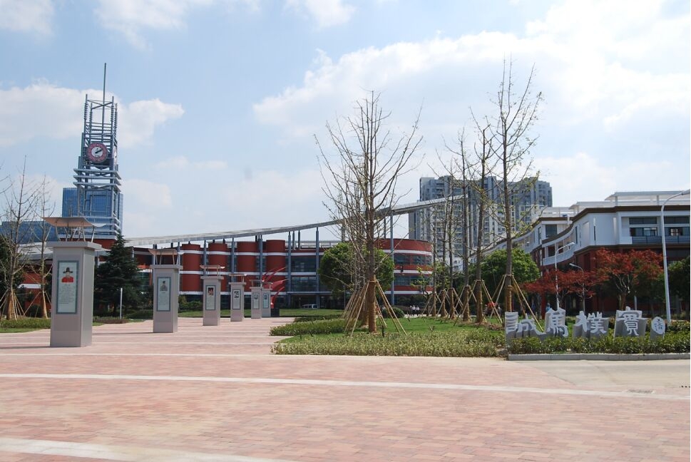 1 high school),简称"市一中",是由昆山市教育局举办的一所公办高级