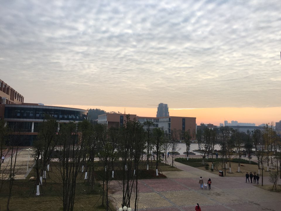 2014年8月15日,学校整体搬迁至位于信丰县城文体新区的新校区. /p>