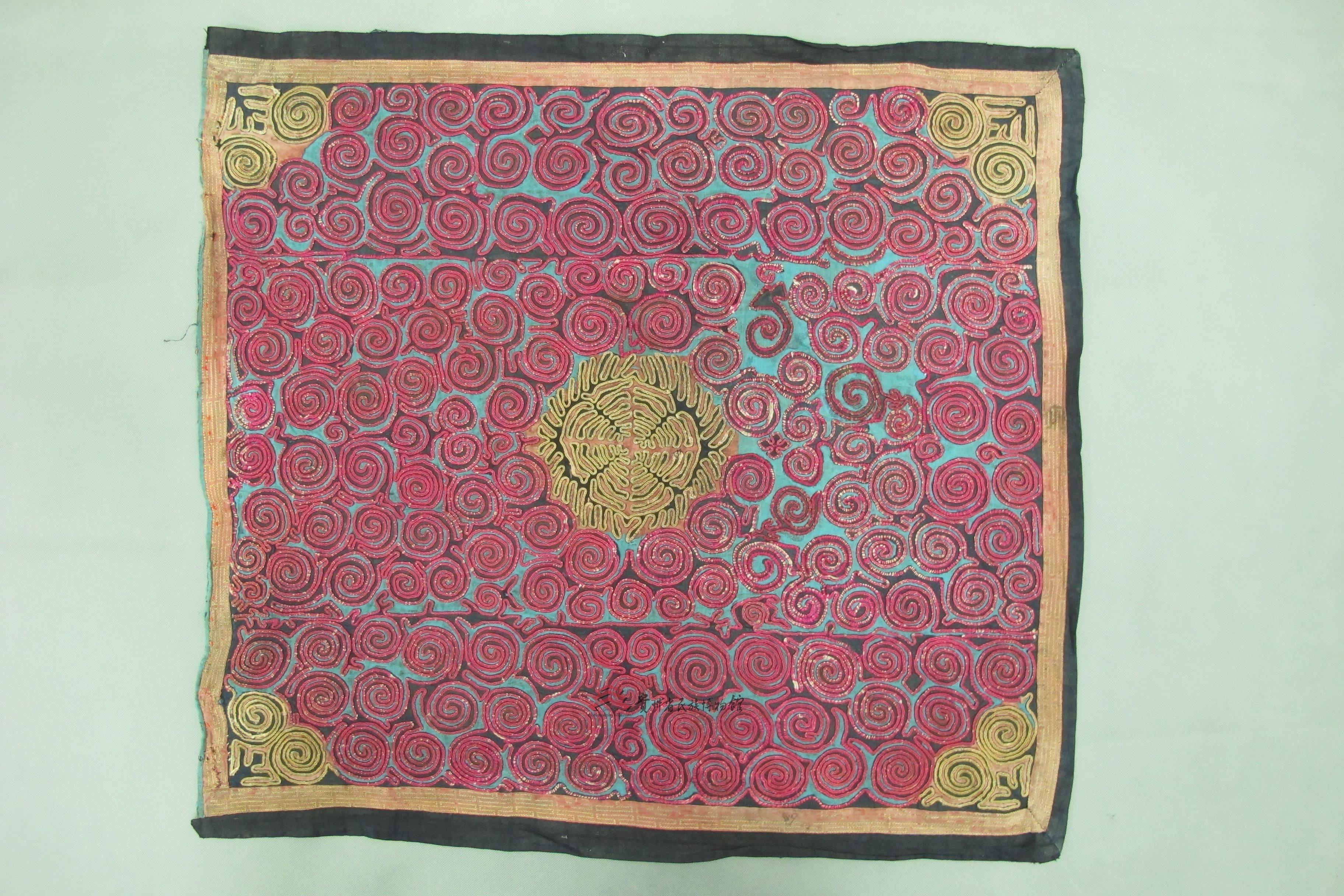 民国剑河苗族布贴涡纹绣片