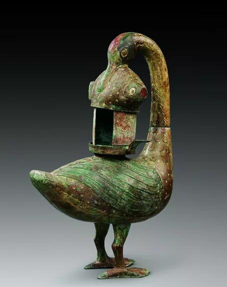 西汉彩绘雁鱼青铜釭灯