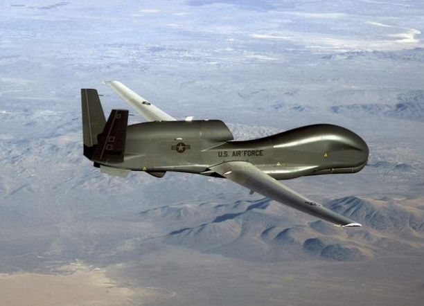  p data-id="gn2q3uh1g7">电子侦察飞机,装载电子侦察设备,专门用于