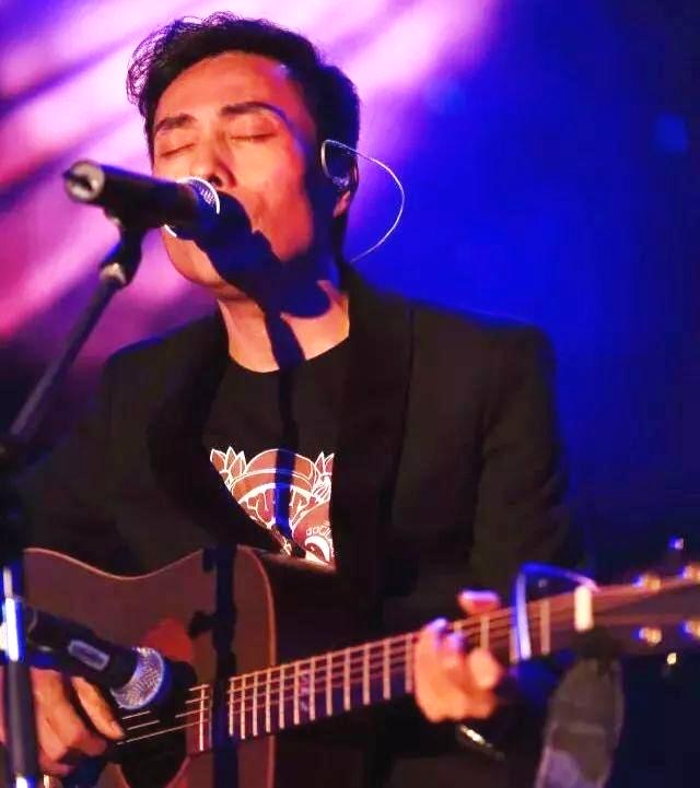  p data-id="gnwl5nuvtl">王闻 ,中国内地男歌手,广州人.