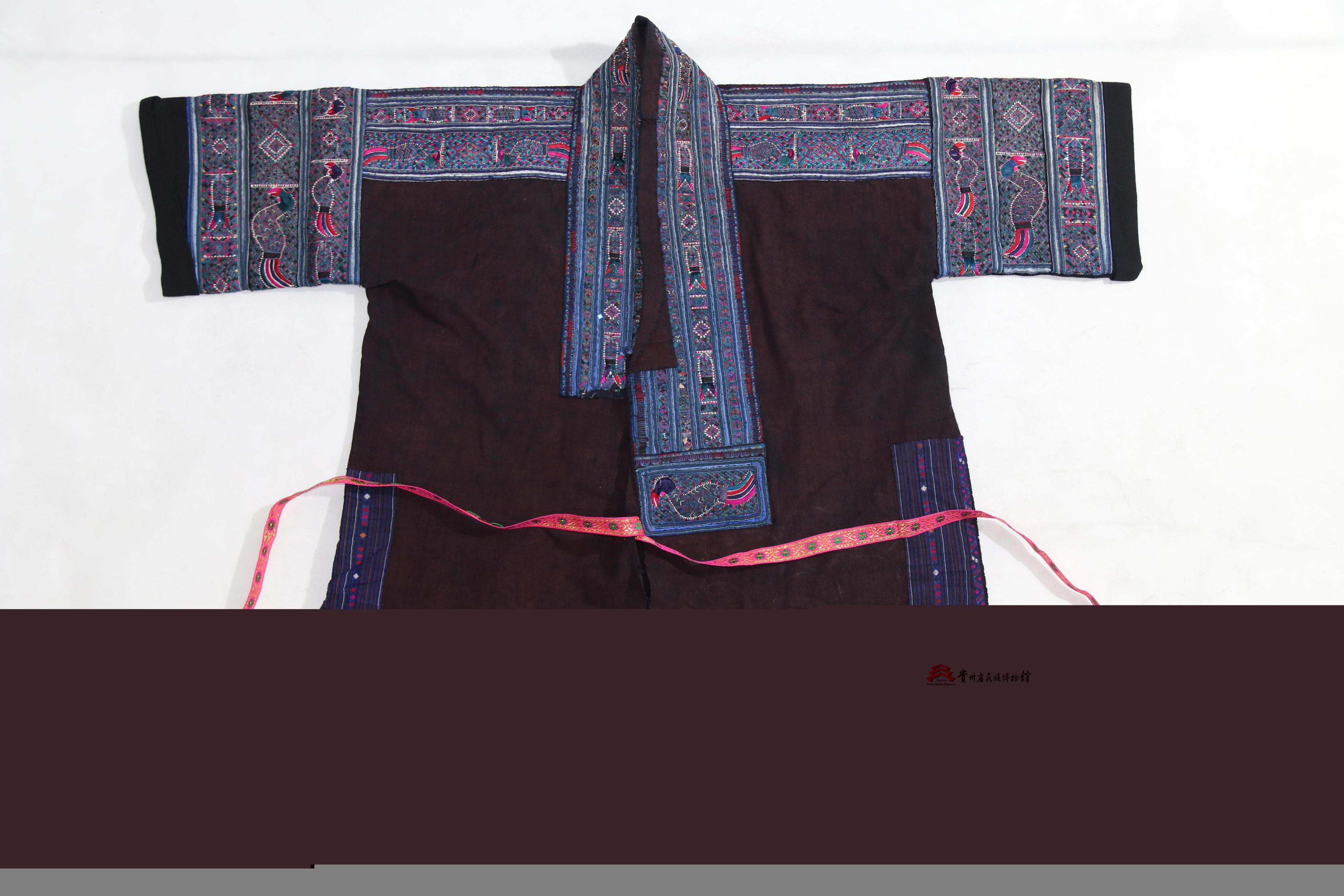 民国台盘苗族堆绣鸟纹女对襟上衣