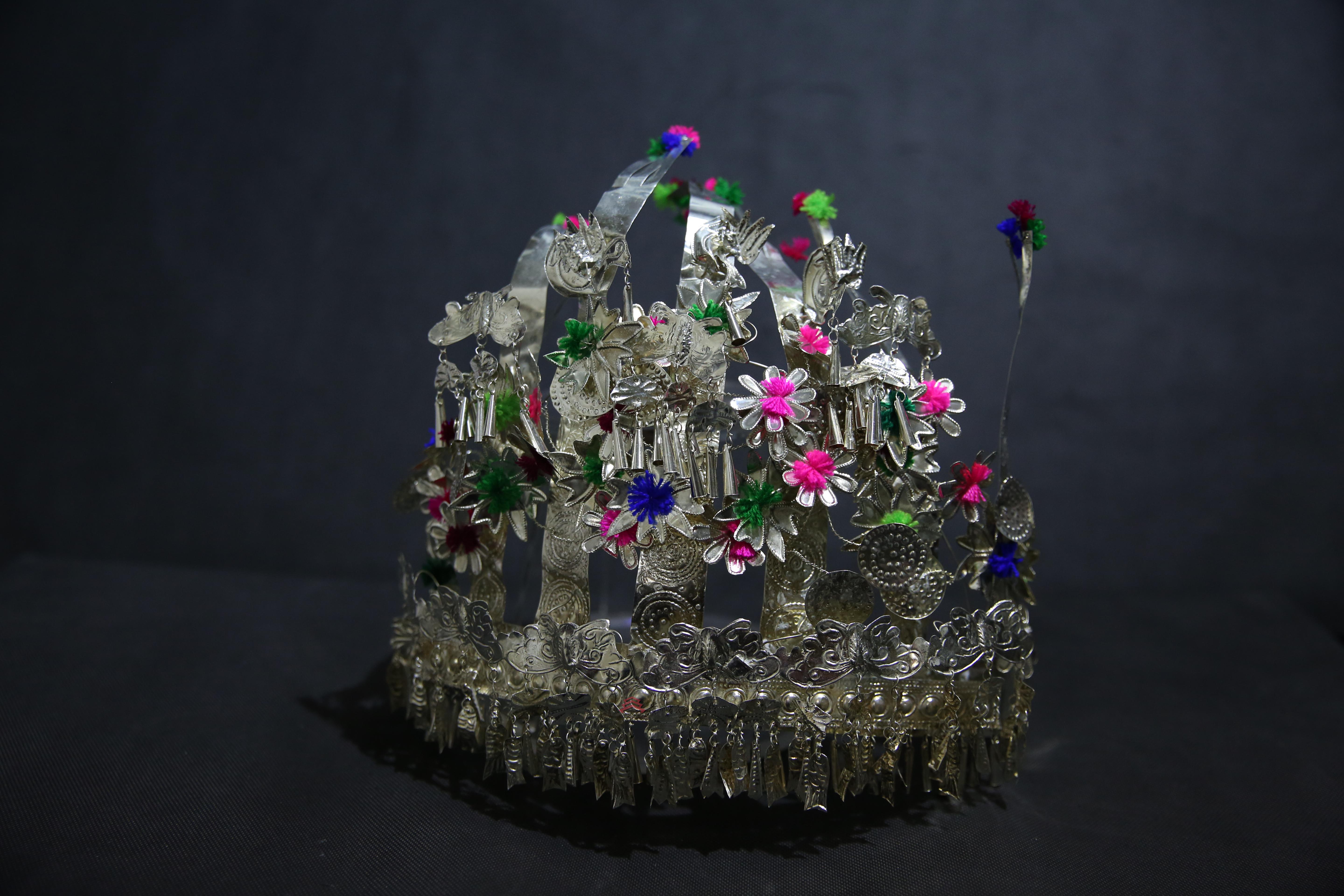 当代从江侗族蝴蝶喇叭流苏仿银帽