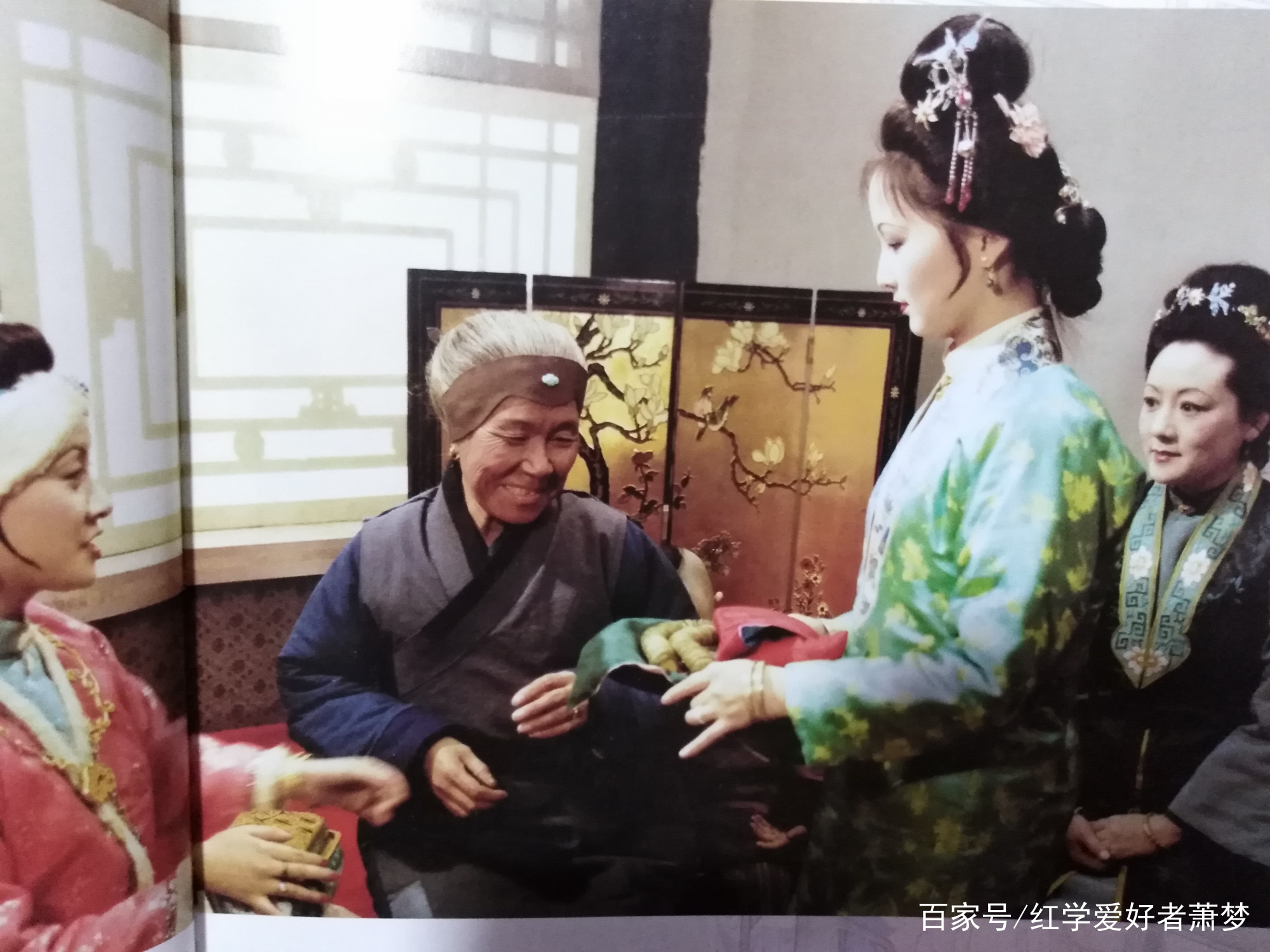 同是陪房，周瑞家的为何希望看王善保家的出丑？曹雪芹：刁奴可怕_百科TA说