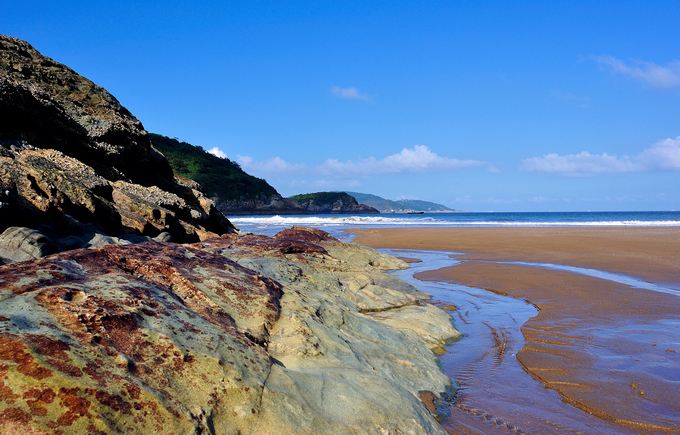 镇大沙旅游景区位于浙江省沿海中部,象山县南部,属地为宁波市第一大岛