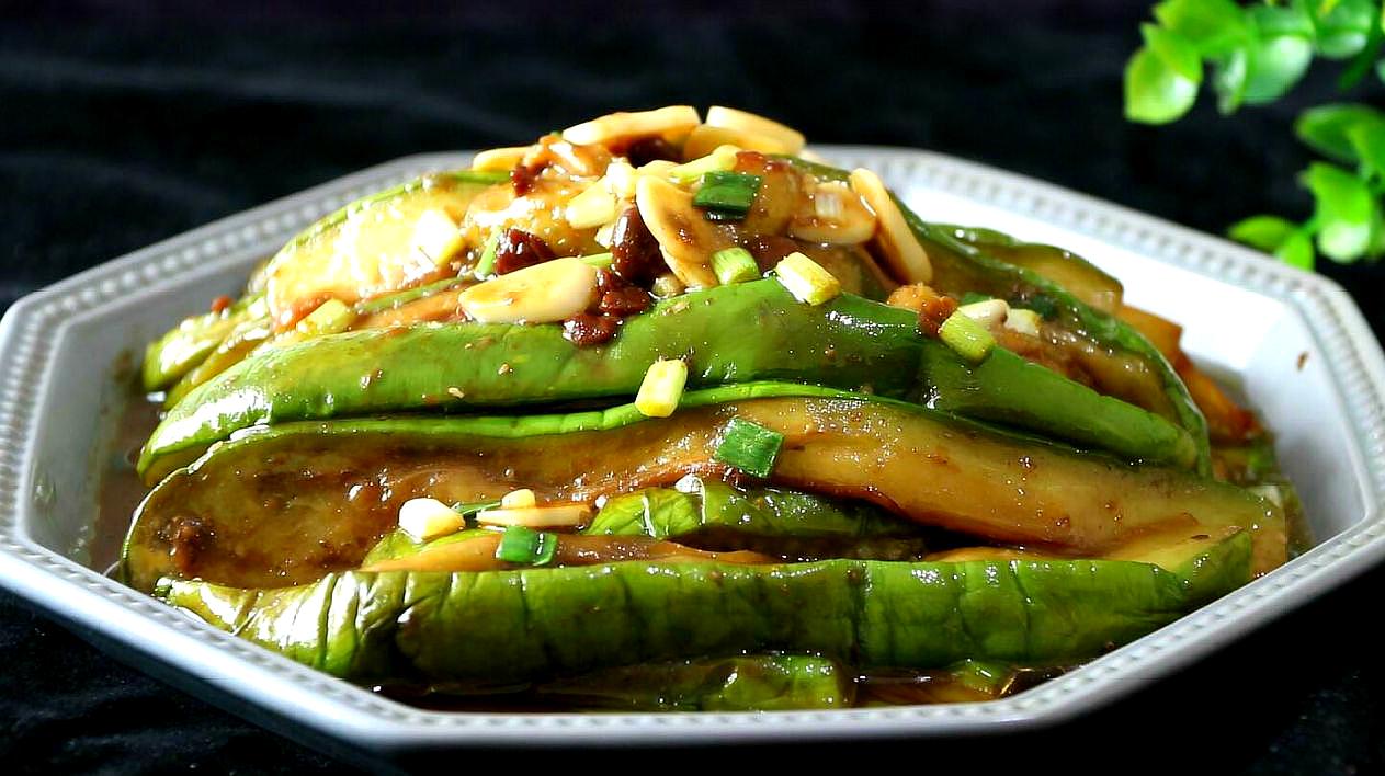  p>拌青茄是一道家常菜,制作原料主要有青茄子. /p>