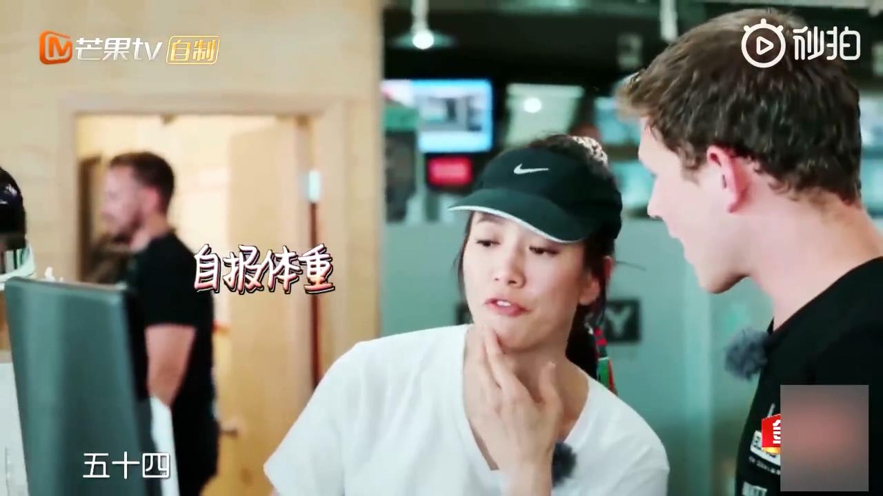 章子怡真实体重仅102斤，比谢娜足足少了6斤，袁咏仪才是最胖重的_百科TA说