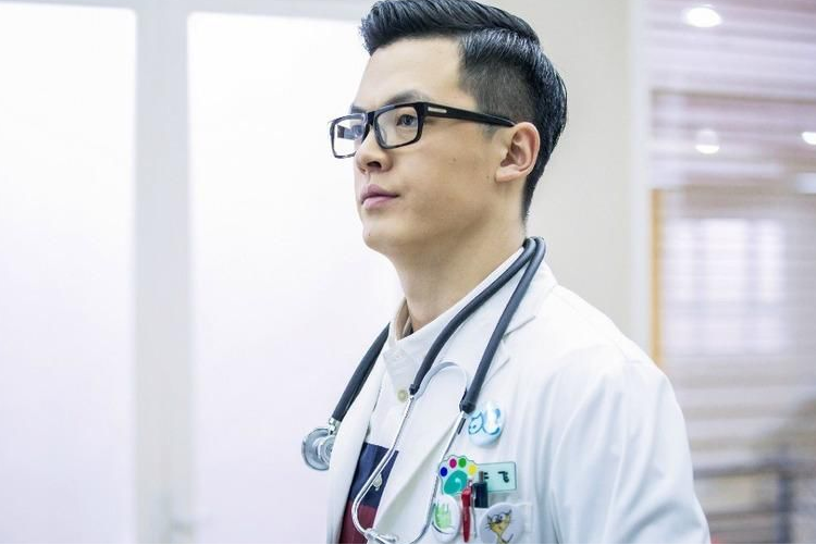  p data-id="gnb4qetylt">于飞,男,是电视剧