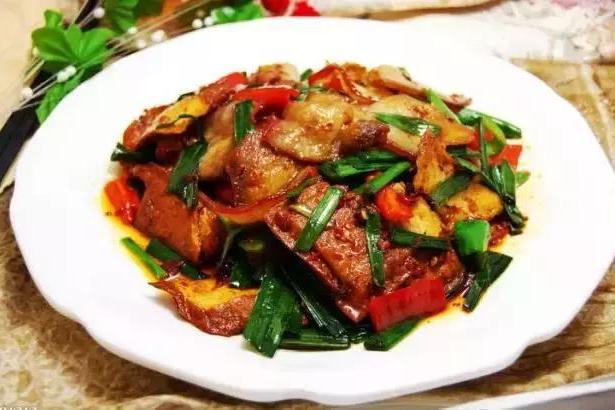 回锅肉盖浇蝴蝶面