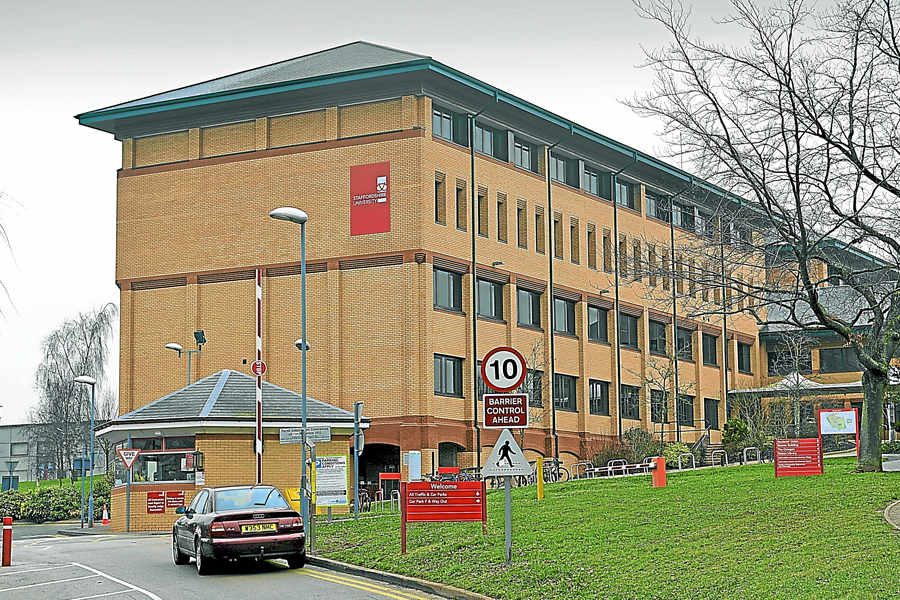 university)又译斯泰福厦大学,斯坦福郡大学,位于有英国之心称谓的 a