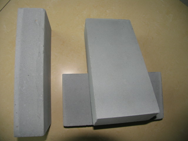  p>蒸压粉煤灰砖是指以粉煤灰,石灰或水泥为主要原料,掺加适量石膏和