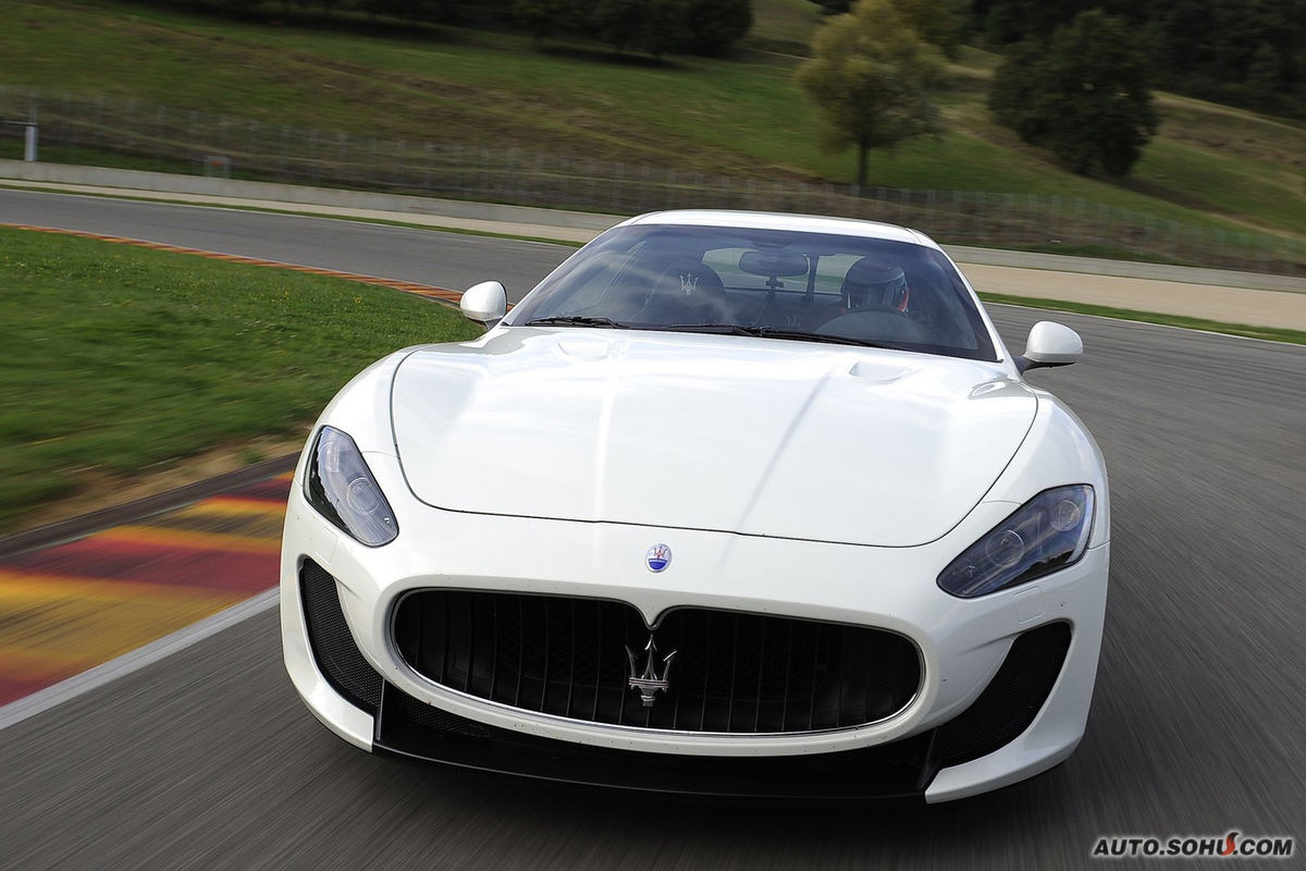 全称"玛莎拉蒂gran turismo",是一款适合长距离高速行驶的豪华轿跑车