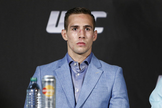  /p> p>2010年,年仅21岁的罗里-麦克唐纳德带着9战全胜的战绩进入ufc.