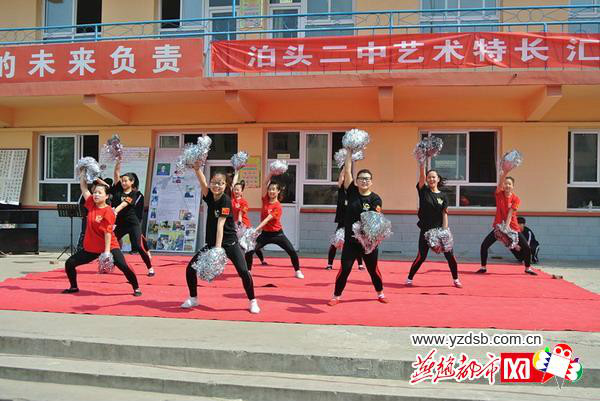  p>河北省泊头市第二中学,始建于1951年10月,占地71940平方米,建筑