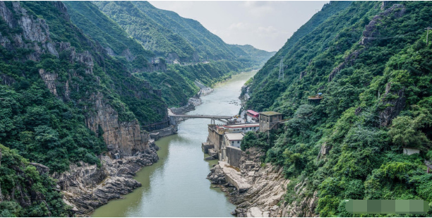 中国古代最恐怖的道路，堪称天路！三大栈道，你敢挑战吗？_百科TA说