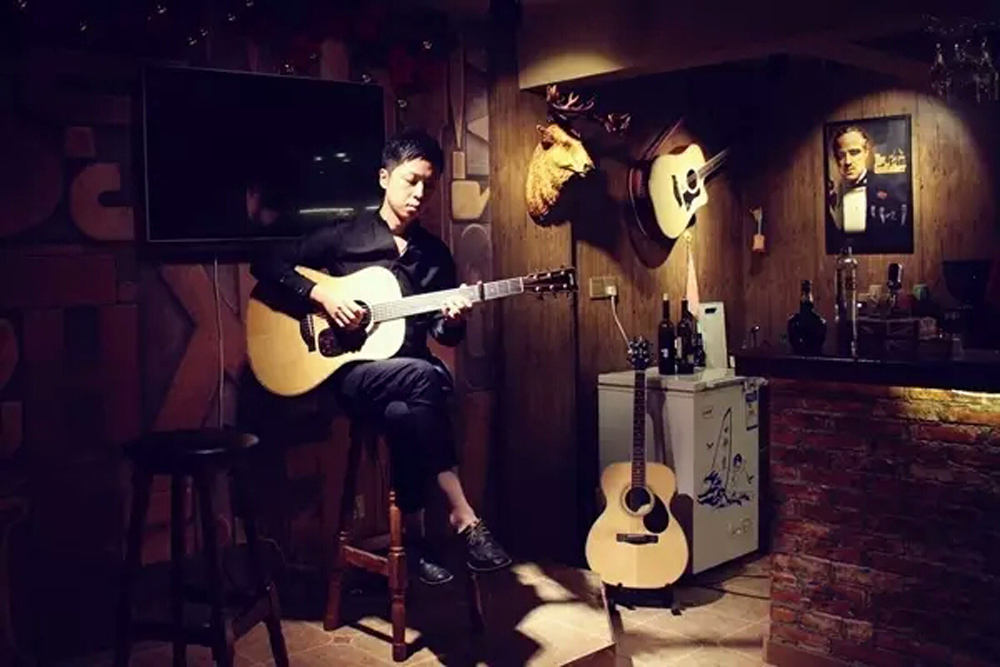 lemmaid="4494579">指弹 /a>吉他音乐人杨昊昆先生作曲并演奏的 a