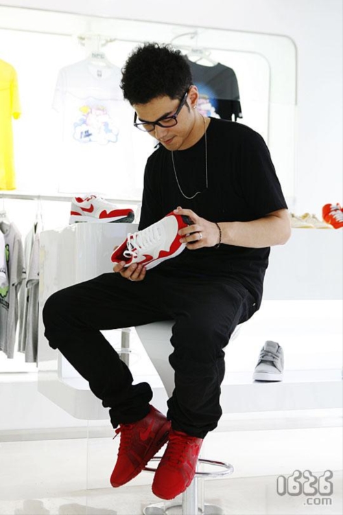  p>李晨(nic),1982年8月28日出生于上海,中国内地主持人,npc,mlgb品牌