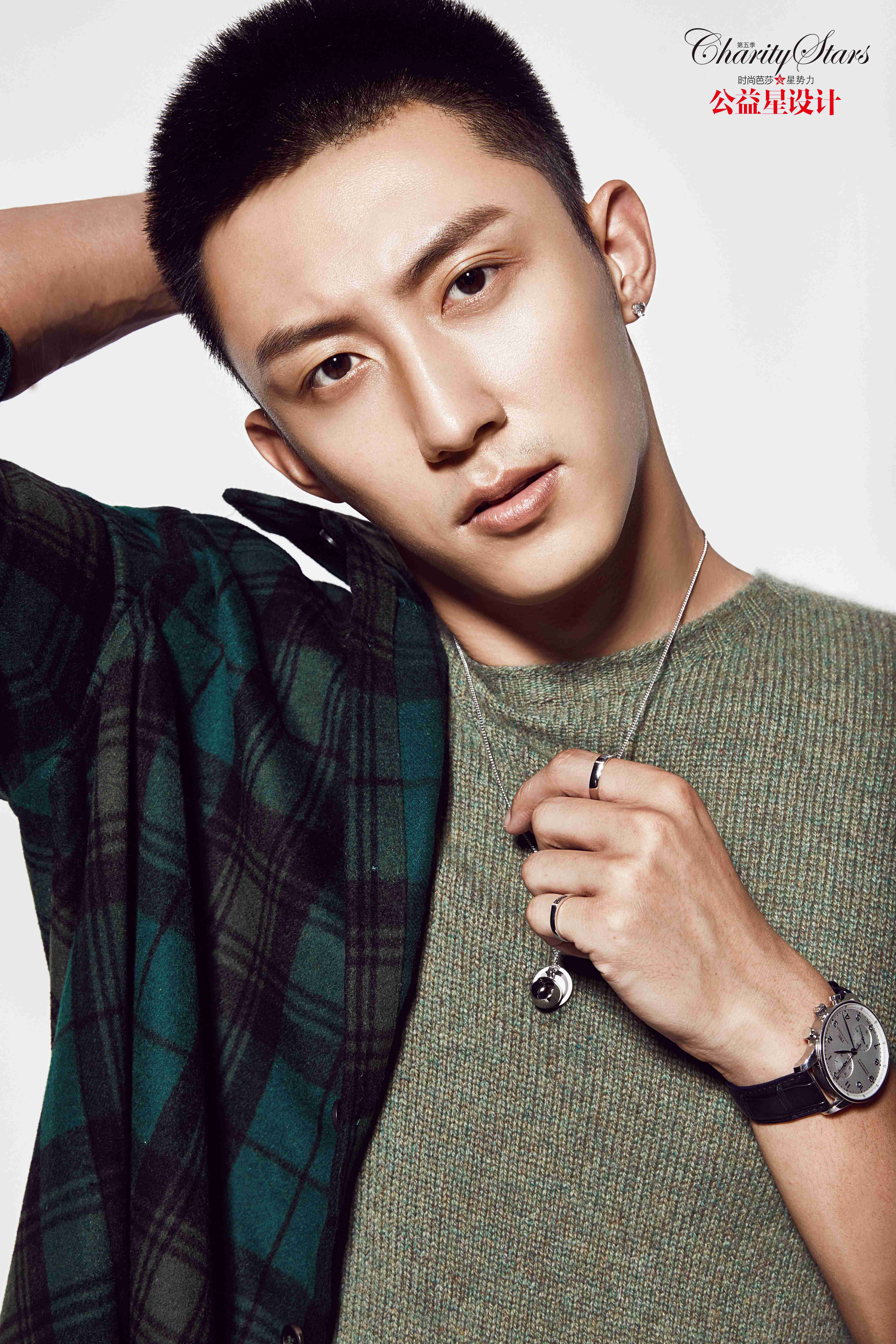  p>黄景瑜,1992年11月30日出生于辽宁省丹东市,中国内地影视男演员