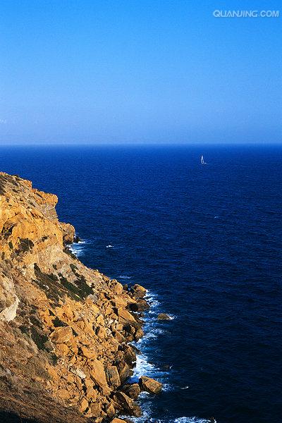  p data-id="gnt0vgtssx">爱琴海是希腊半岛东部的一个蓝色系海洋,南