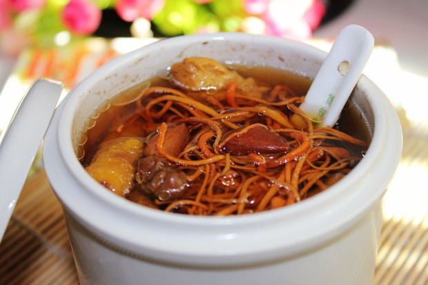  p>虫草花炖瘦肉是一道美味的菜肴. /p>