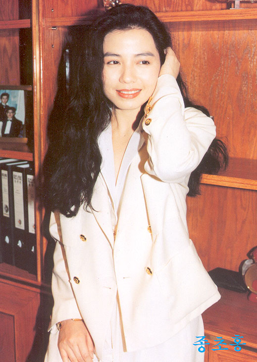  p>钟楚红(cherie chung ),1960年2月16日出生于中国香港,祖籍广东省